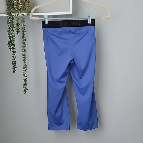 NIKE DRI-FIT  Capri Leggings - Picture 2 of 4